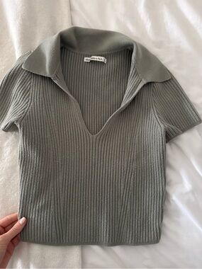 Abercrombie & Fitch Ribbed Collared V-Neck Top - Sage Green